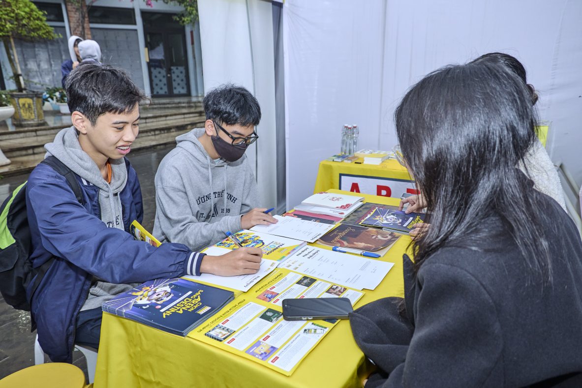 Thiết kế đam mê cùng các bạn học sinh THPT Lương Thế Vinh