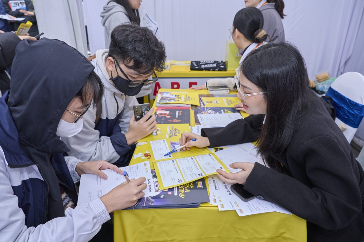 Thiết kế đam mê cùng các bạn học sinh THPT Lương Thế Vinh