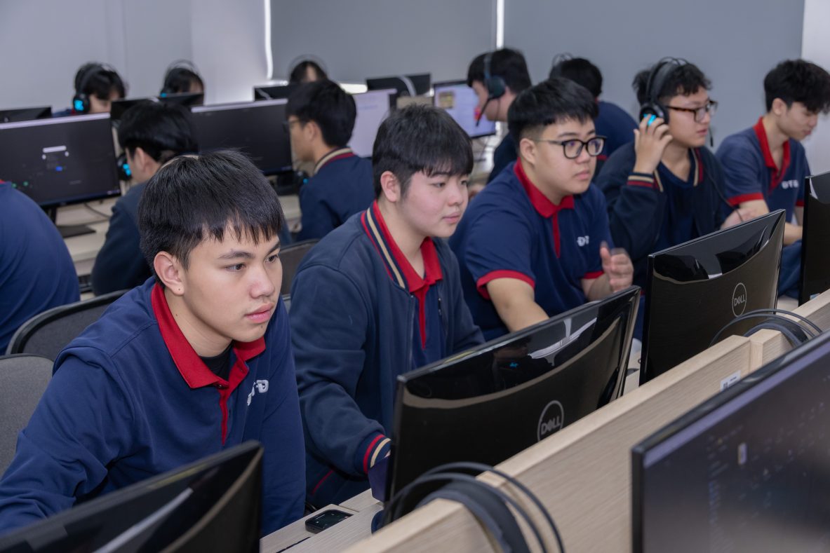 Arena Multimedia “thắp lửa” Sáng tạo tại trường THPT Đoàn Thị Điểm